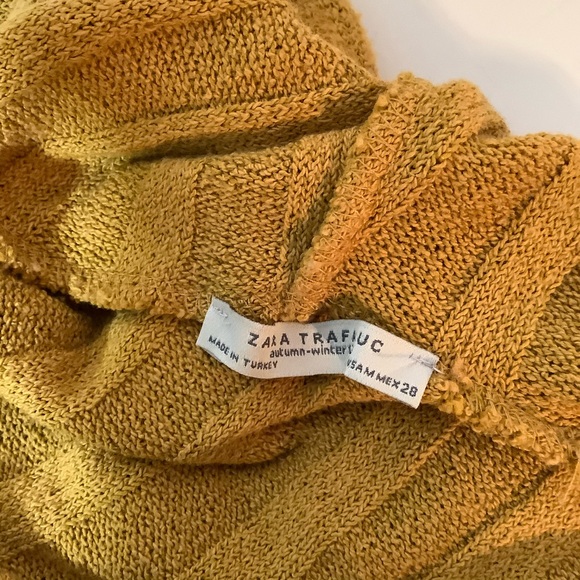 Zara hooded sweater size S/m yellow - Picture 3 of 3